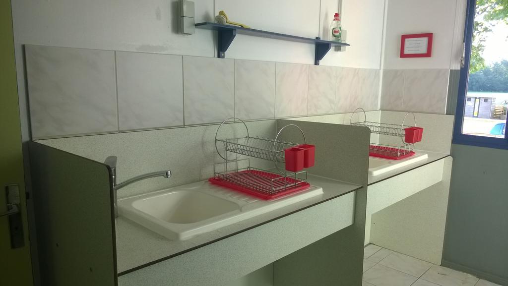 Camping Des 2 Rives- Chambres Etang-sur-Arroux Bagian luar foto